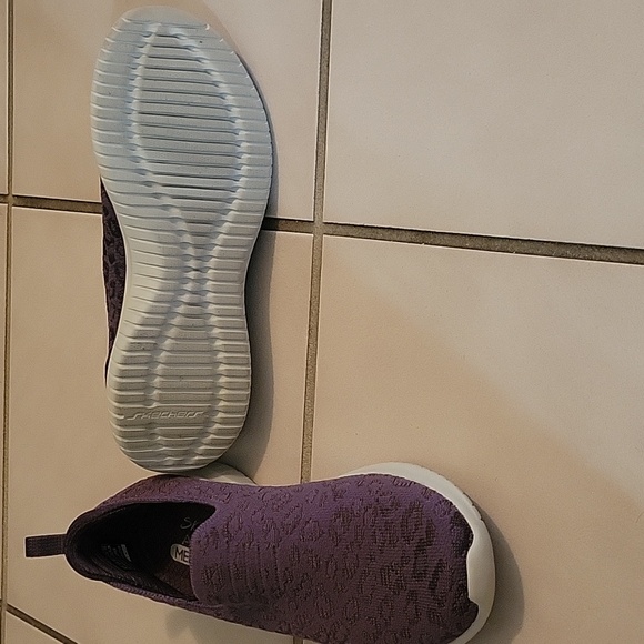Skechers purple size 6.5 sneakers - Picture 3 of 3